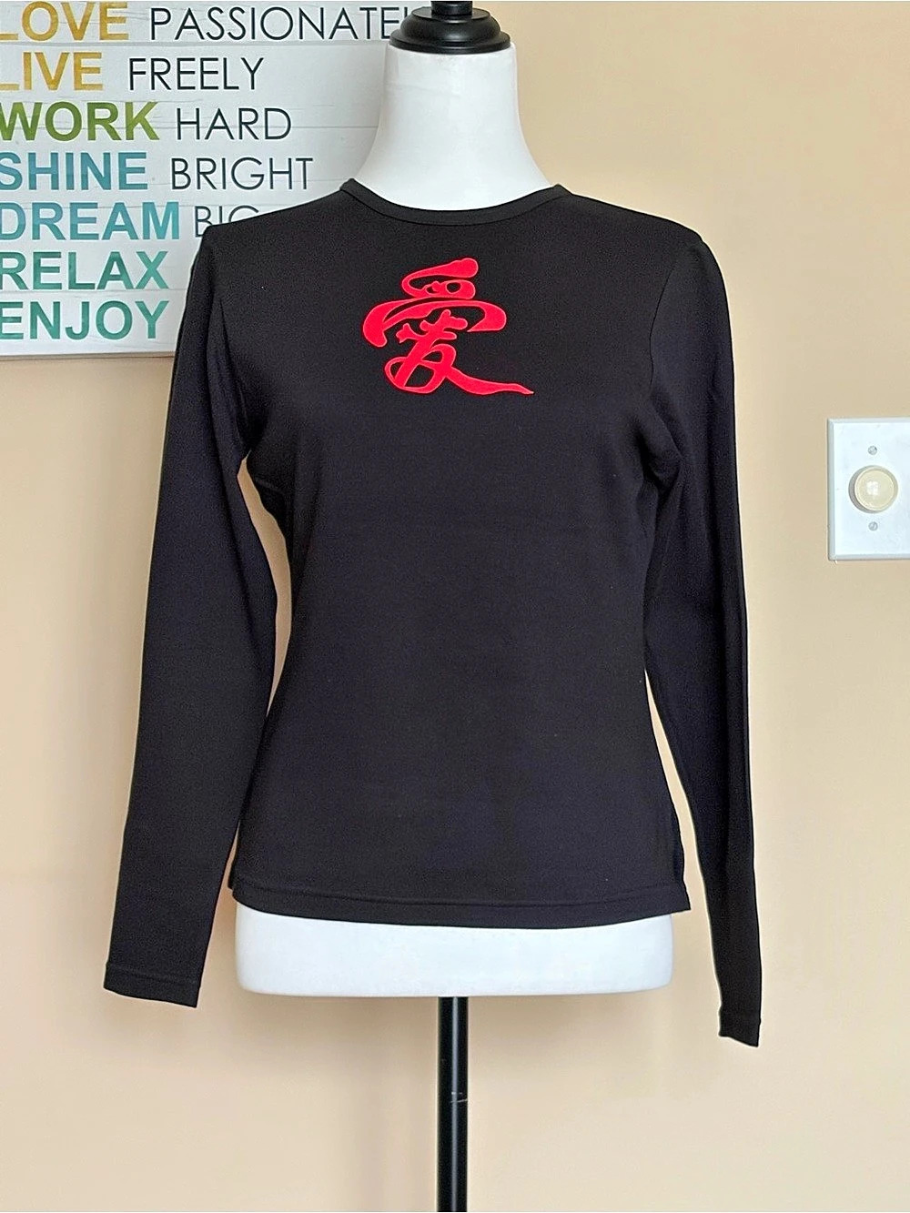 Long Sleeve Graphic Tee in Black & Red Like New